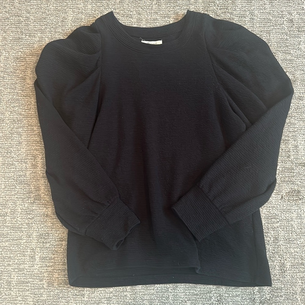 Madewell black top with puff sleeves